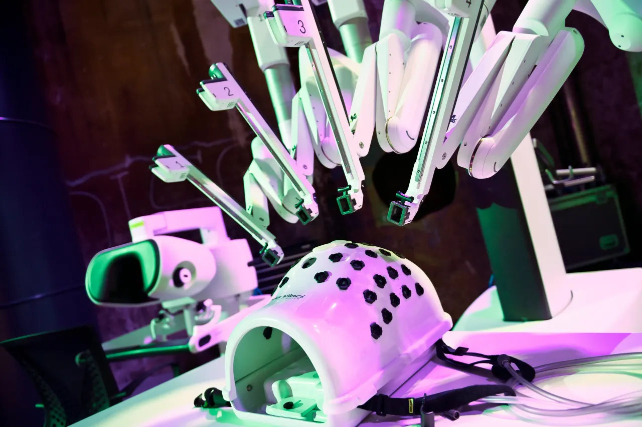 A Da Vinci surgical robot during the Italian Tech Week 2025 at OGR Officina Grandi Riparazioni on October 3, 2025 in Turin, Italy. (Photo by Stefano Guidi/Getty Images)