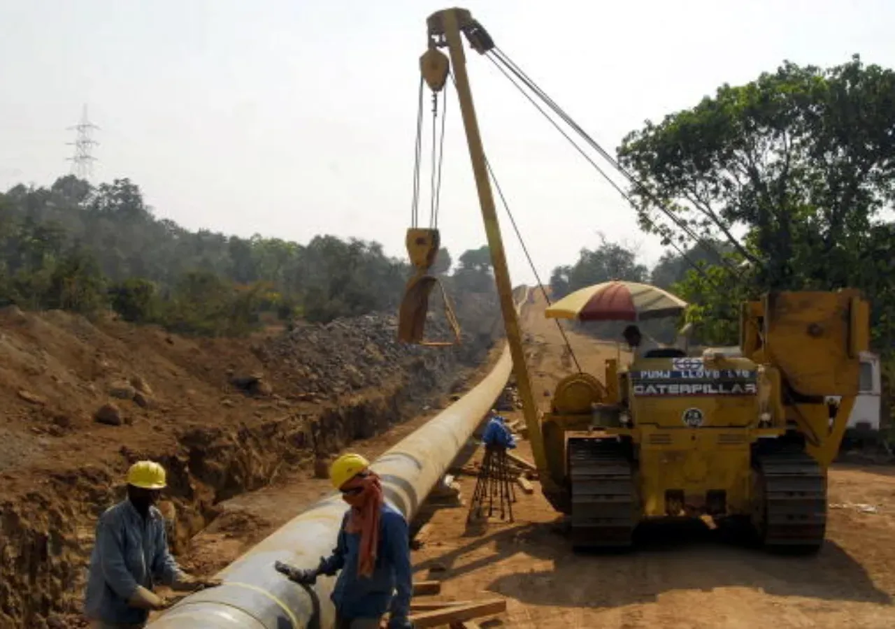 Dahej to Dabhol pipeline of Gas Authority of India Limited under construction, shot in Raigarh, Maharashtra (Photo by Soumik Kar/The The India Today Group via Getty Images)
