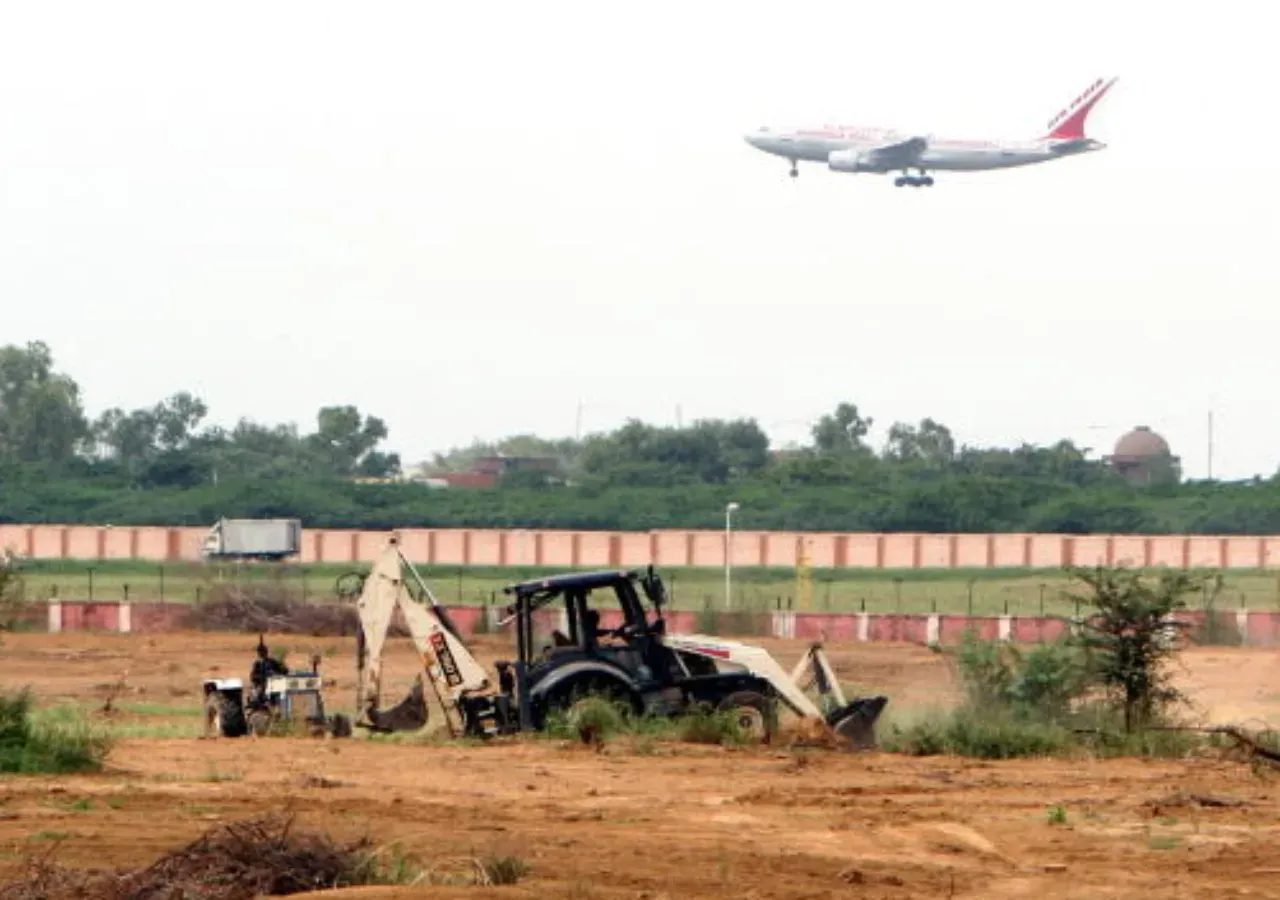 Delhi International Airport construction by GMR Group, Delhi, India. (Photo by Satish Kaushik/The The India Today Group via Getty Images)