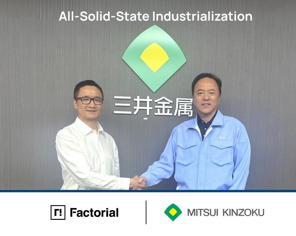 Alex Yu, co-founder and CTO of Factorial Energy (left), and Dr. Kiyotaka Yasuda, Senior Executive Officer and General Manager, Business Creation Division at Mitsui Kinzoku Company, Limited (right), mark the companies’ joint development agreement to advance the industrialization of Factorial’s Solstice™ all-solid-state battery platform.